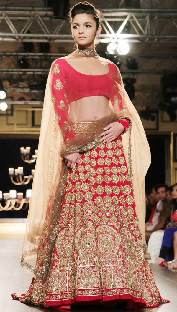 casual style indian bridal dupatta styles, ways to drape a dupatta on lehenga