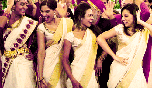 sonamkapoor-dancing-in-saree