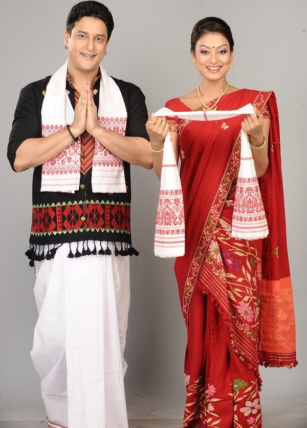 dhoti gamosa a traditional dresses of indian state aasam, different types of dresses in india in different states 