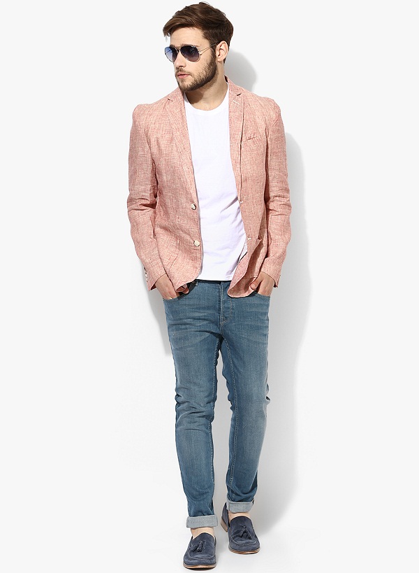 Get perfect Business Casual look by wearing Bright Linen blazer with jeans