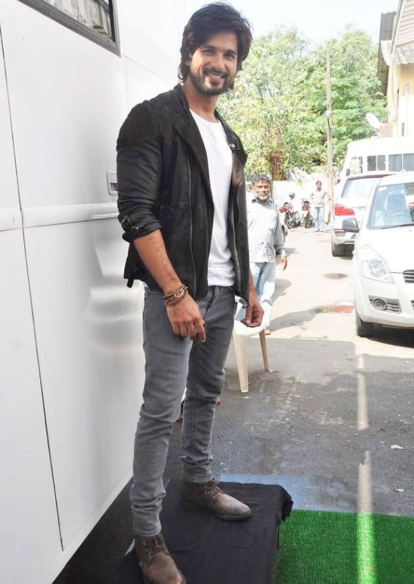 shahid kapoor leather jacket