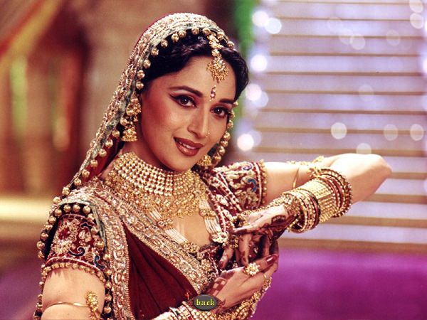 Madhuri Dixit dons 30 kg lehenga for Kaahe Chhed Mohe in Devdas