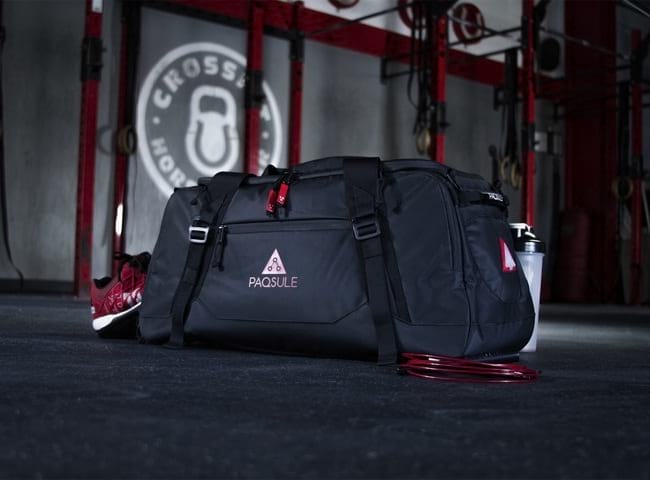 smart gym bag that automatically cleans the stuff inside 