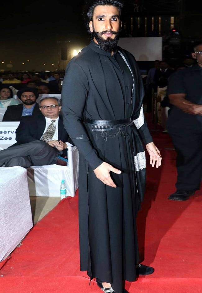 black traditional look of ranveer singh