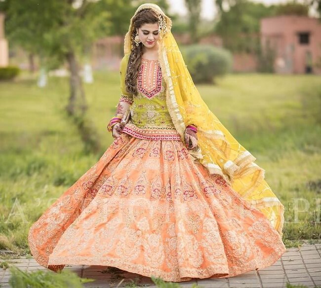 latest pakistani lehenga designs online