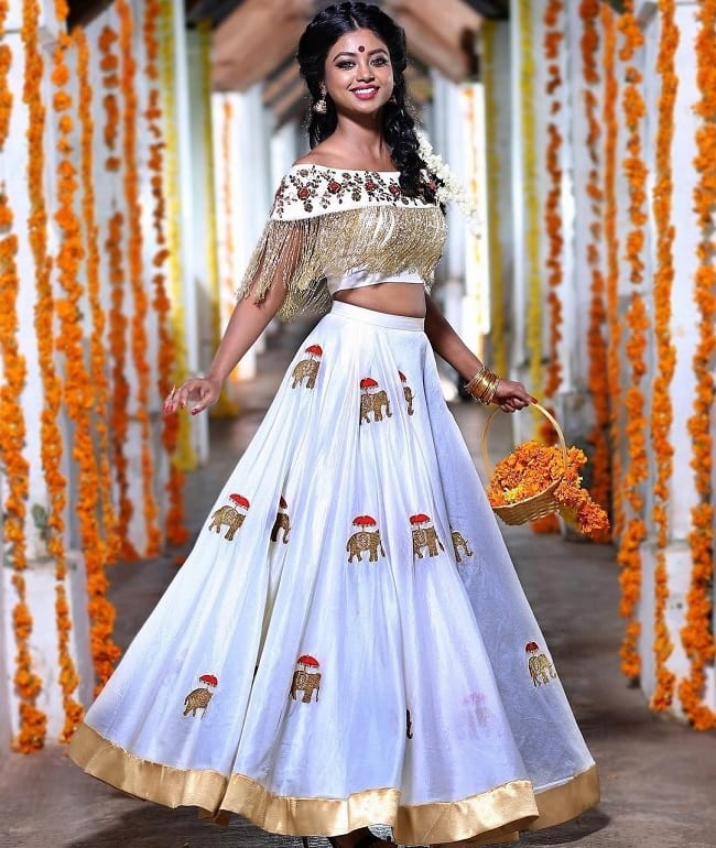 white bridal lehenga new design 