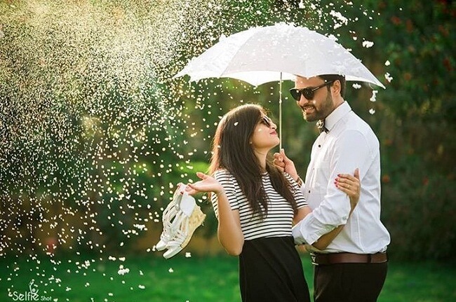 pre wedding shoot in rain