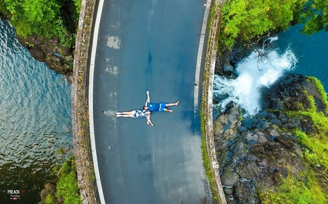 pre wedding shoot bridge