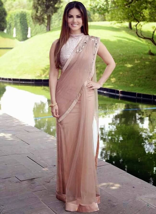 sunny leone cool in simple brown saree