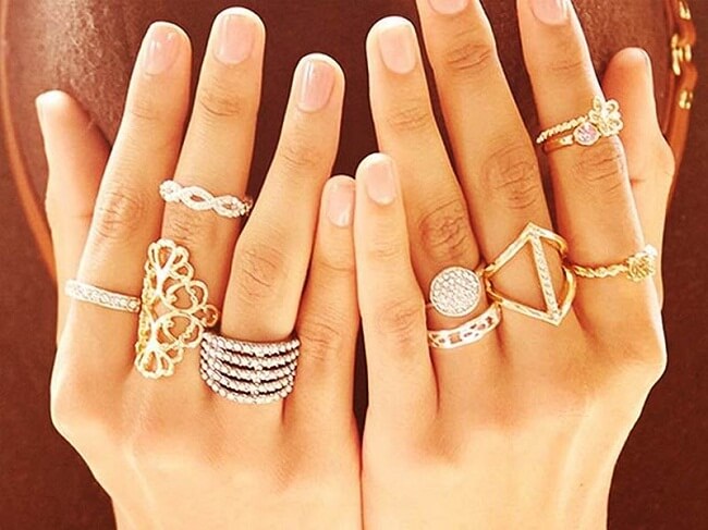 symbolic meaning of rings on fingers