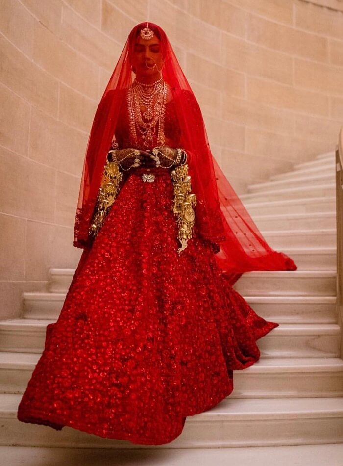 red lehenga choli designs for wedding