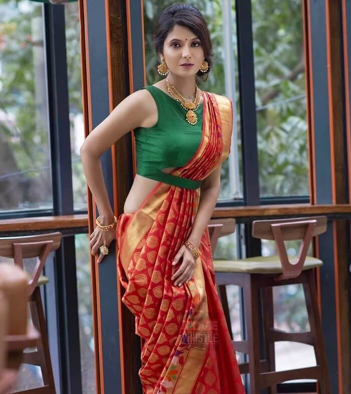saree blouse with belt