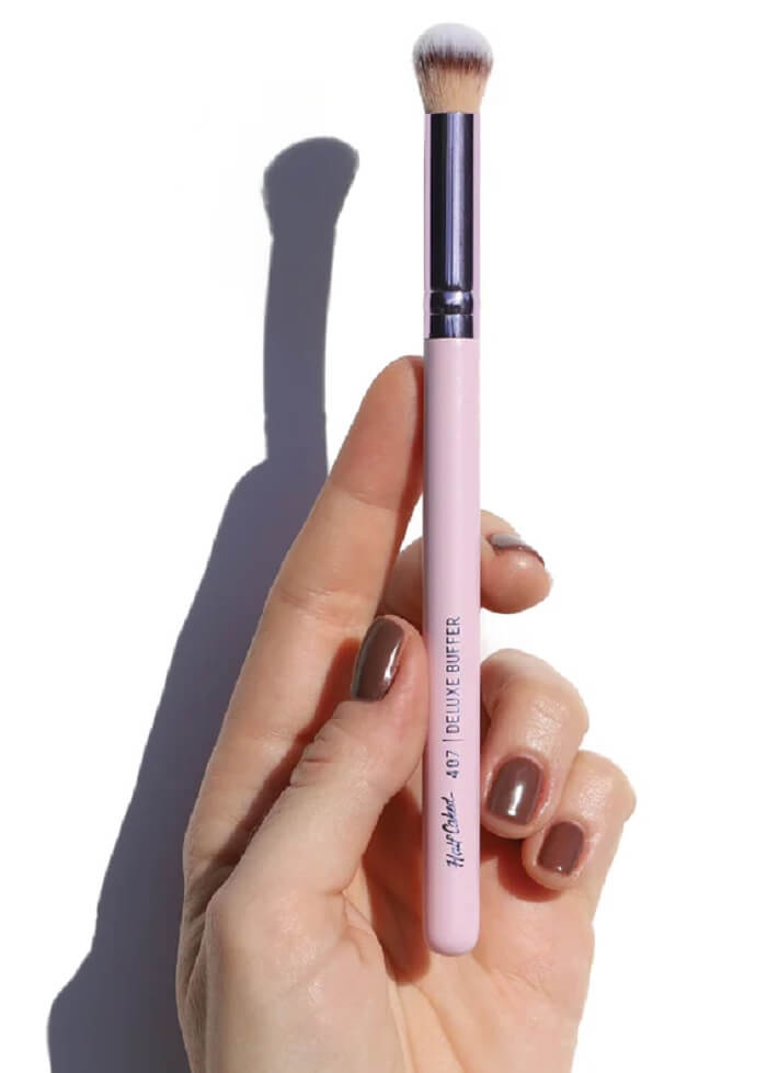 dome shaped semi flat brush for eyeliner